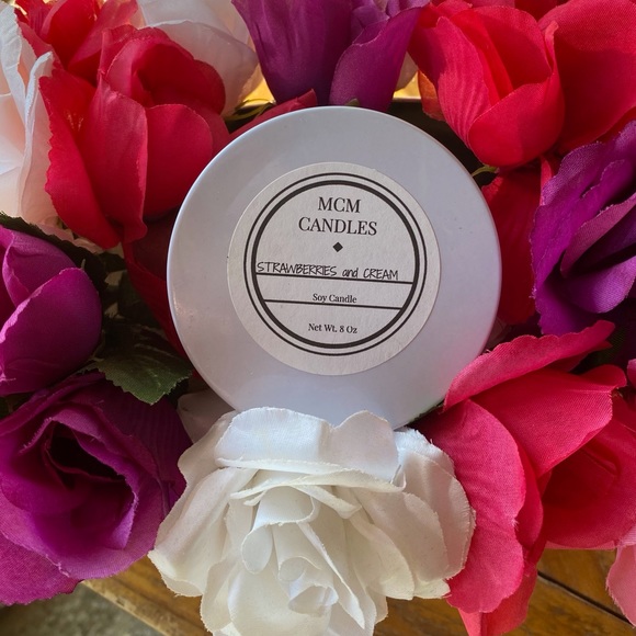 Strawberries & Cream Candle - Picture 1 of 5
